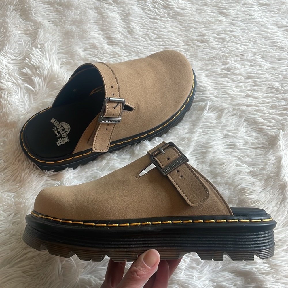 Dr. Martens zebzag mules platform clogs Tan size 8